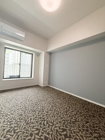 【洋室】 | パークシティ新川崎西三番街D棟 | 約6.4帖の洋室は主寝室にいかがでしょうか。