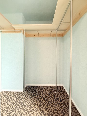 【収納】 | パークシティ新川崎西三番街D棟 | 約6.4帖の洋室に設置されたウォークインクローゼットです。