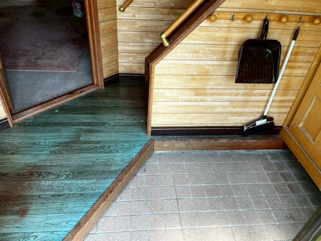 桜ケ岡７丁目　中古住宅の玄関