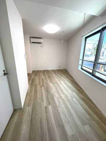 Solare Ⅱの居間・リビング|シンプルなお部屋です