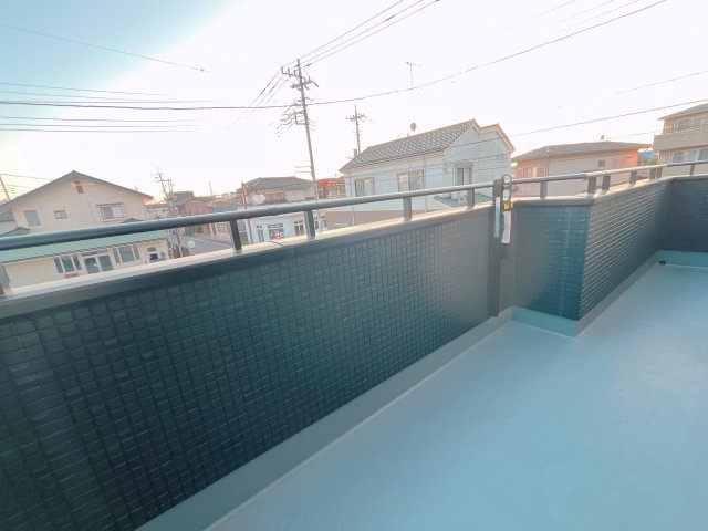 熊谷市箱田7丁目　新築一戸建て　全３棟のバルコニー