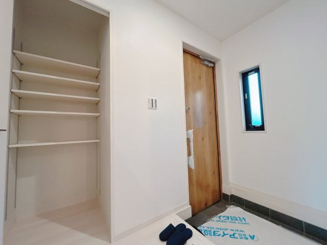 熊谷市箱田7丁目　新築一戸建て　全３棟の玄関