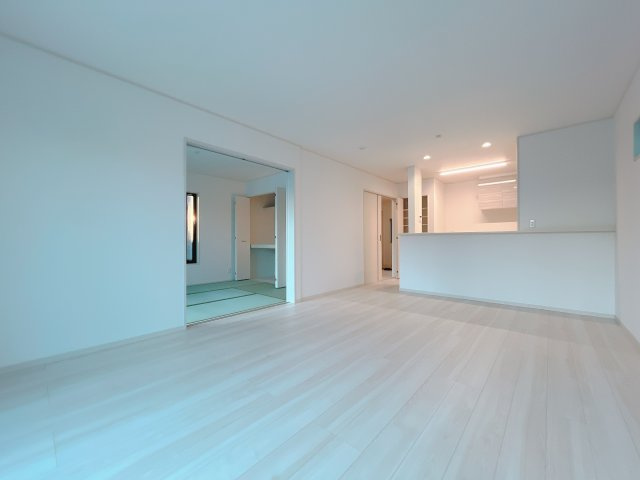 熊谷市箱田7丁目　新築一戸建て　全３棟の居間・リビング