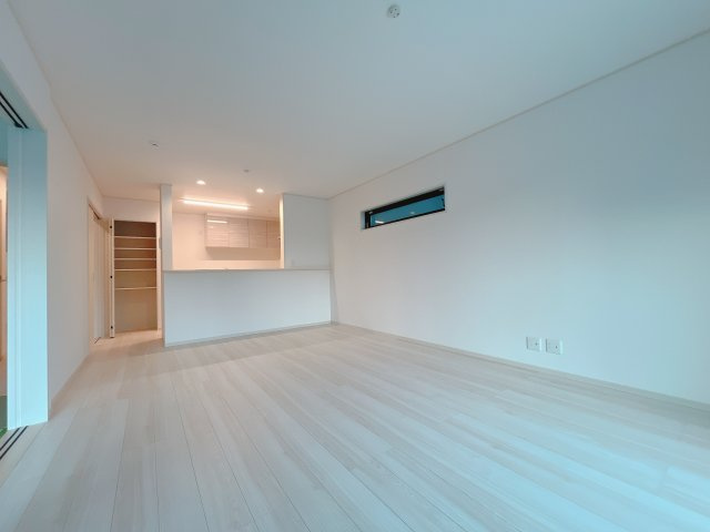 熊谷市箱田7丁目　新築一戸建て　全３棟の居間・リビング