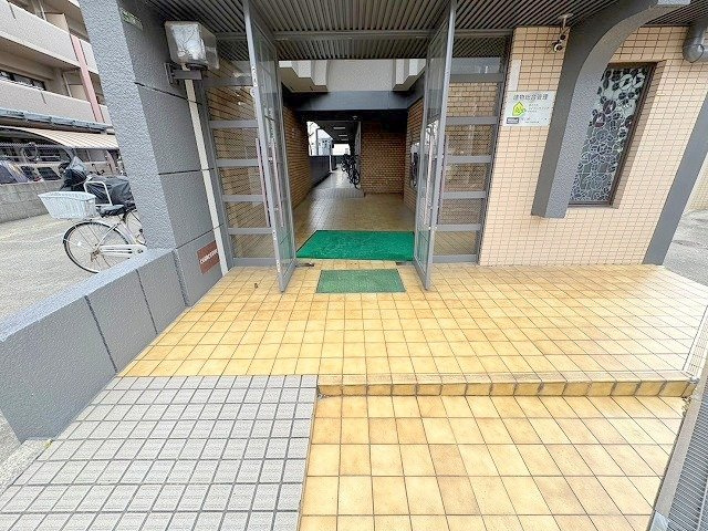 ハイツ寿見礼のエントランス
