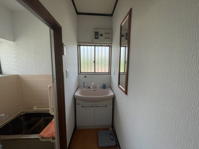 南今泉中古一戸建の独立洗面台