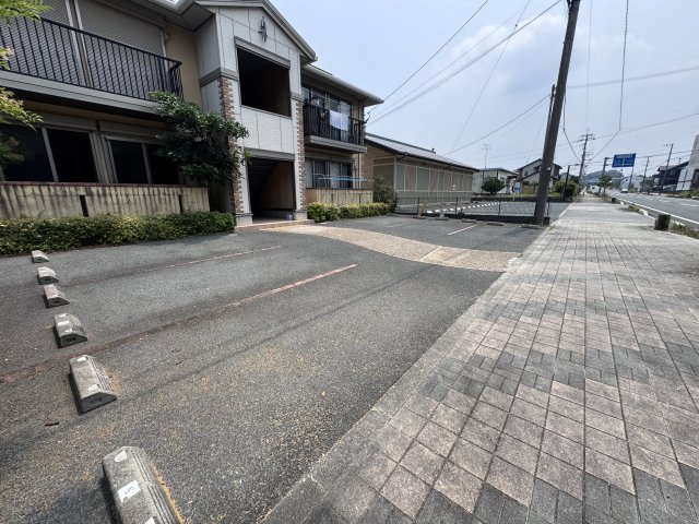 ヴィラージュ・プロバンスBの駐車場
