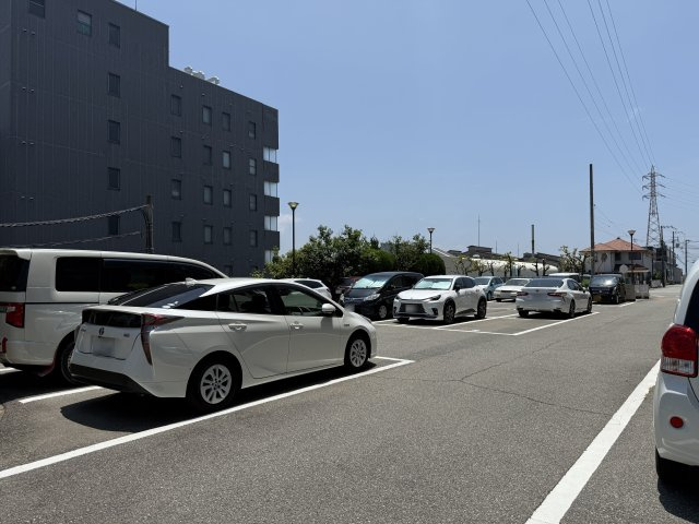 ハイラーク明石の駐車場