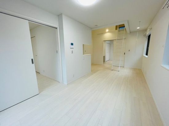 ルミエールタカハシの居間・リビング