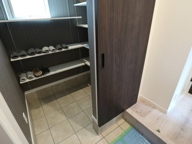 《仲介手数料無料》北区吉野町２丁目170-10(B号棟)新築一戸建ての玄関|撮影日 2025年7月18日 14:30 晴れ