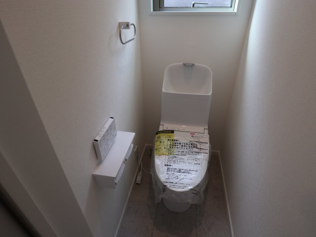 《仲介手数料無料》北区吉野町２丁目170-10(B号棟)新築一戸建てのトイレ|撮影日 2025年7月18日 14:30 晴れ