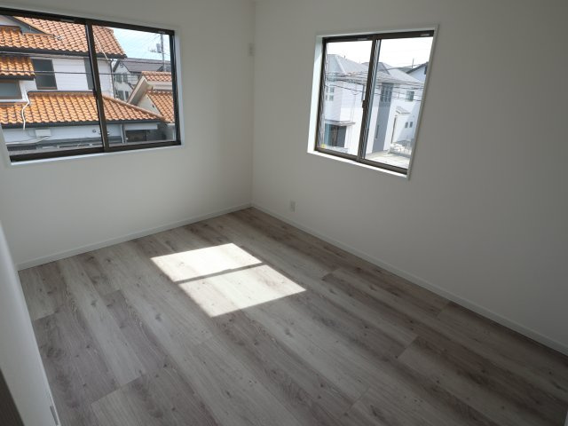 《仲介手数料無料》北区吉野町２丁目170-10(B号棟)新築一戸建ての洋室|撮影日 2025年7月18日 14:30 晴れ