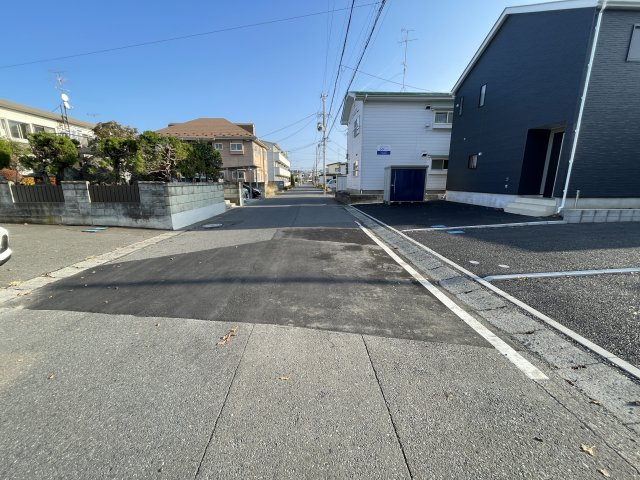 クレイドルガーデン八戸市諏訪 第3　2号棟の前面道路含む現地写真