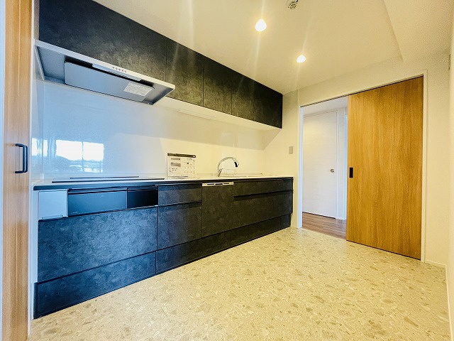 【キッチン】 | グランドメゾン長丘 | 独立したキッチンなので匂いや来客時に気を遣いません！