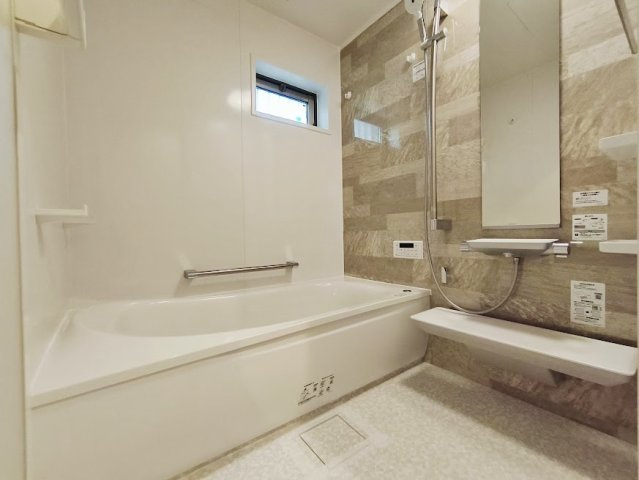 杉並区桃井2丁目の浴室|ゆったりと足を伸ばしてお寛ぎいただける一坪タイプのユニットバス
お子様とのご入浴も快適な広さです