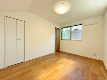 杉並区桃井2丁目の洋室|2階6.1帖洋室
広さをしっかりと確保した居室
整形のお部屋でレイアウトもしやすいです