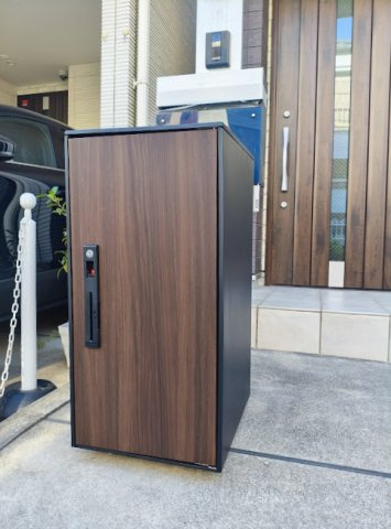 杉並区桃井2丁目の設備|玄関先にはお留守の時に便利な宅配ボックスを完備いたしました
ネット注文などが増え必須の仕様設備となっております