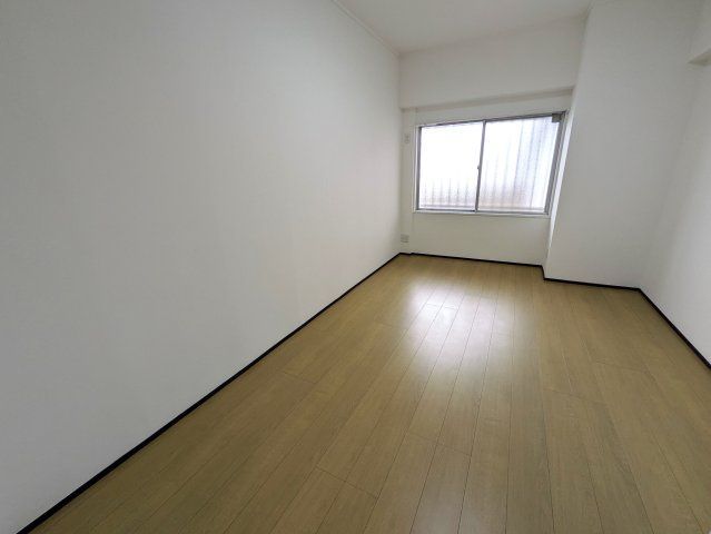 こだわりリフォームもアリ！【コーシン菊名第2マンション】の洋室|落ち着いた色調の洋室です