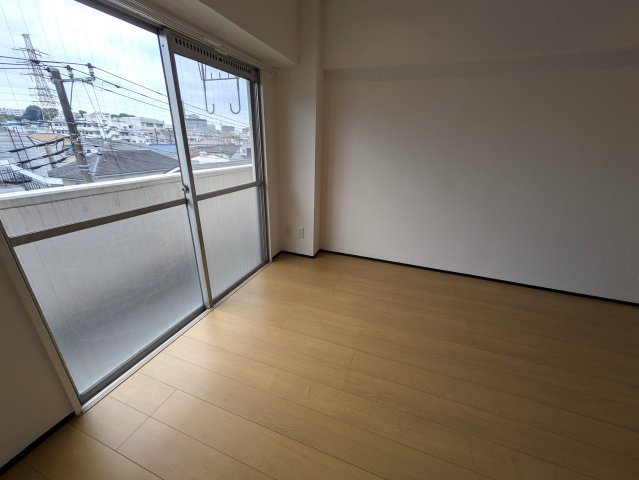 こだわりリフォームもアリ！【コーシン菊名第2マンション】の洋室|明るい洋室です