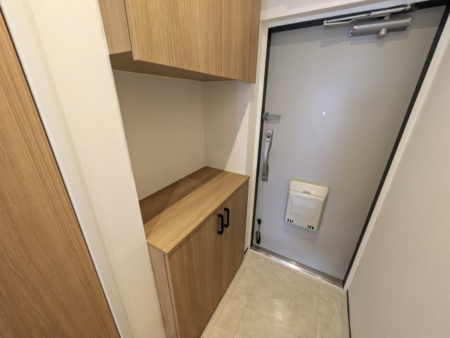 こだわりリフォームもアリ！【コーシン菊名第2マンション】の玄関|明るい玄関です