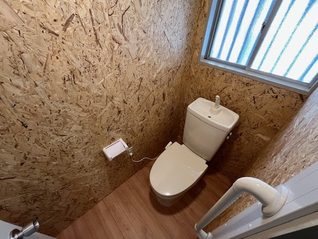 山手町貸家のトイレ