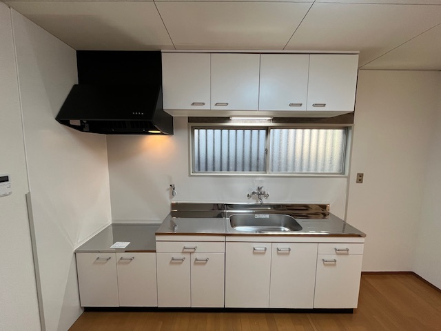 山手町貸家のキッチン