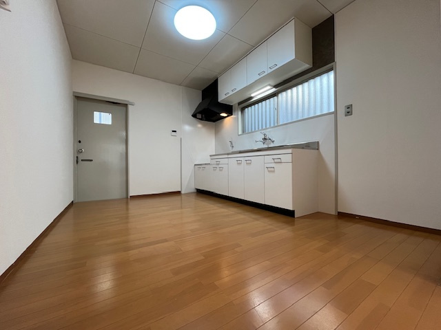 山手町貸家の居間・リビング