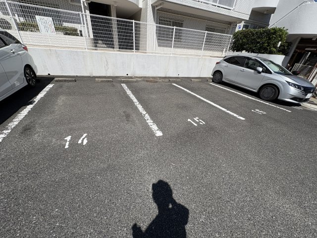 ハイマート舞子坂の駐車場