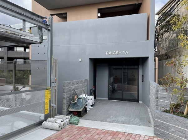 RA-ASHIYAの駐車場