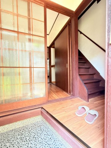 塩屋町9丁目戸建の玄関