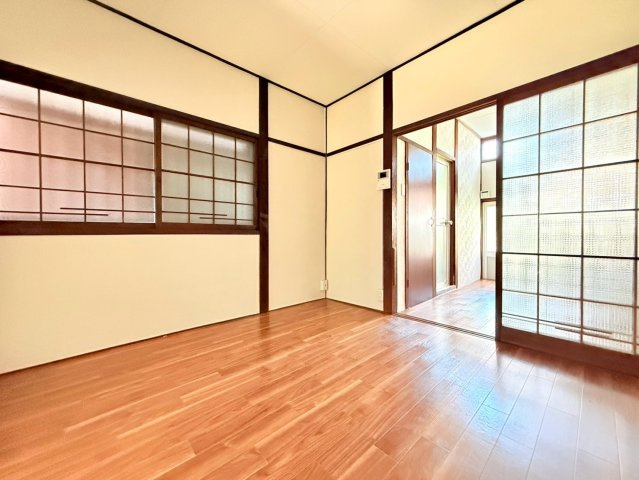 塩屋町9丁目戸建の居間・リビング