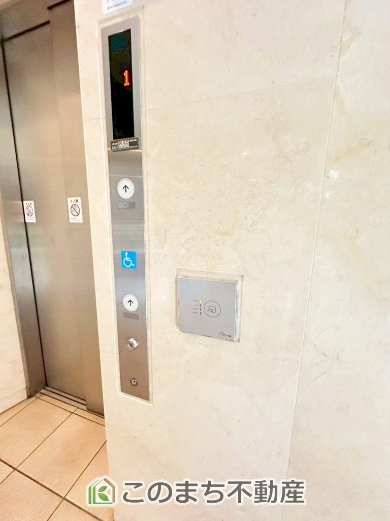 サーパス泉が丘通りのその他共用部分|エレベーターもキーが無いと使用できないダブルオートロックを採用、さらにカメラ付きで防犯面も安心です☆
