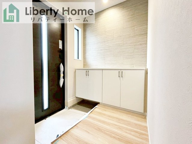 つくば市古来1期　新築戸建　1号棟の玄関