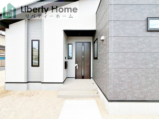 つくば市古来1期　新築戸建　2号棟のエントランス