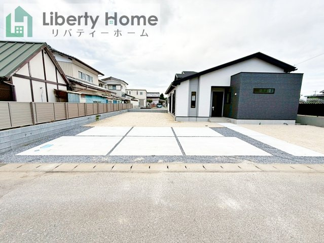 つくば市古来1期　新築戸建　2号棟の駐車場