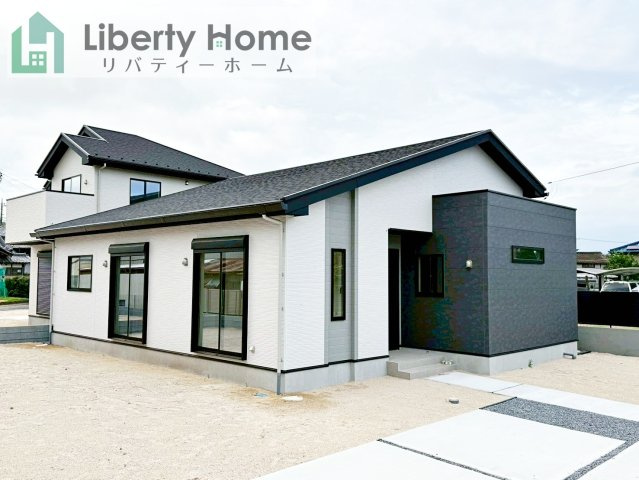 つくば市古来1期　新築戸建　2号棟の外観|ご予約をいただければ、『平日の空いた時間』『周辺物件まとめて見たい』『1件だけ見たい』ももちろん可能です♪
お気軽にお問合せください♪