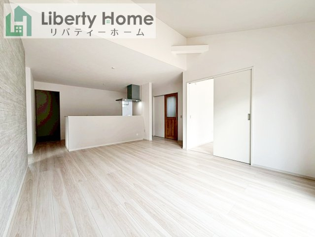 つくば市古来1期　新築戸建　2号棟の居間・リビング