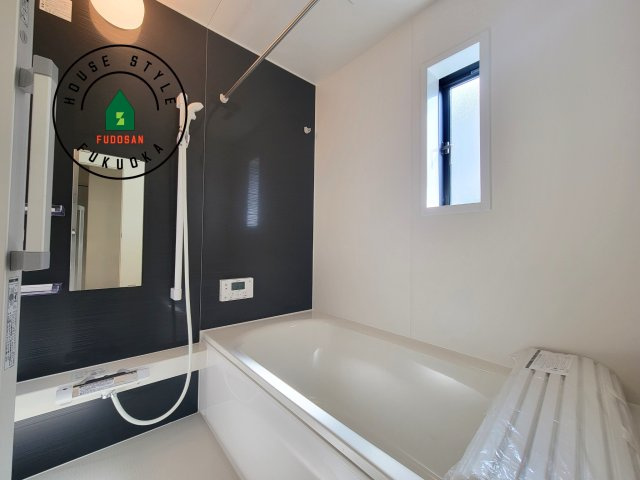 太宰府市観世音寺3丁目第1-2棟（2号棟）の浴室|1日の疲れを癒してくれる広々バスルーム。雨の日のお洗濯にも大活躍な浴室乾燥機付です！