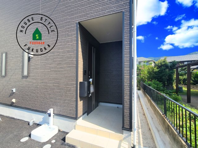 太宰府市観世音寺3丁目第1-2棟（2号棟）の玄関|おでかけの時も帰った時も、「我が家」を最初に感じでもらえる素敵な空間に。