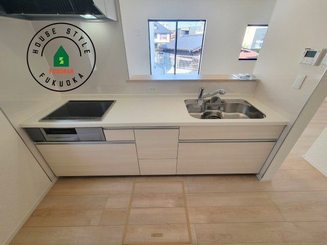 太宰府市観世音寺3丁目第1-2棟（2号棟）のキッチン|ご家族を近くに感じられる対面キッチンのLDK。会話もはずみそうですね。