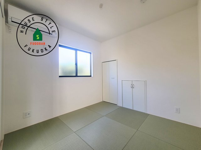 太宰府市観世音寺3丁目第1-2棟（2号棟）の和室|和室を上手に活用すると暮らし方の幅が広がります。例えば普段は開け放して、子供の小さいうちはお昼寝や遊びのスペースに。畳はソフトなので転んでもケガをしにくく安心です