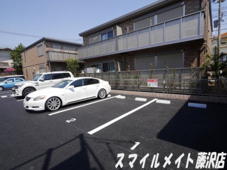 【駐車場】