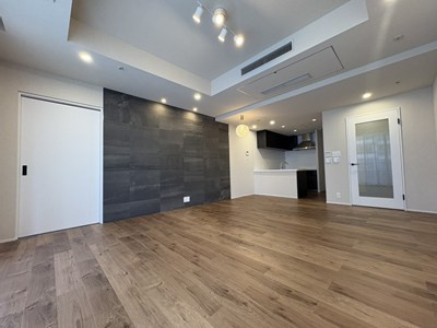 M.M.TowerstheEastの画像