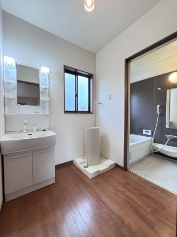 玉名郡長洲町大字宮野の一戸建ての洗面所