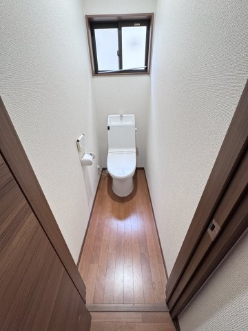 玉名郡長洲町大字宮野の一戸建てのトイレ