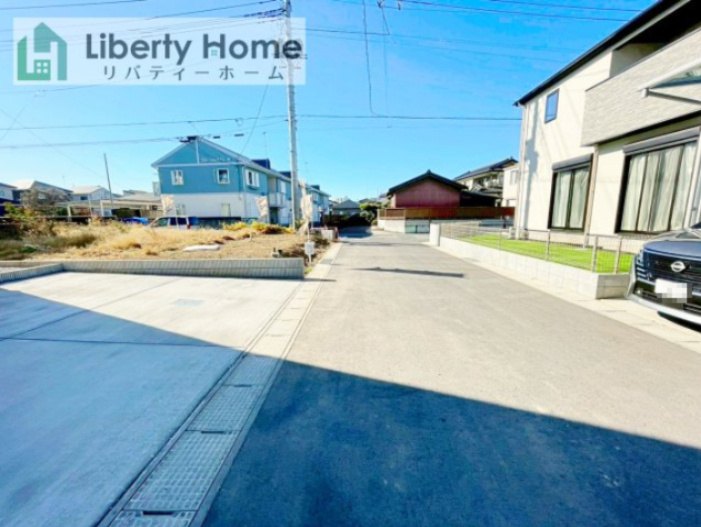取手市井野24-1期　新築戸建　2号棟の前面道路含む現地写真