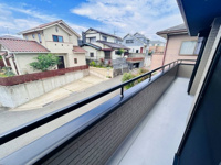 【バルコニー】 | 福岡市東区青葉3丁目中古戸建て☆仲介手数料無料☆ | お隣との距離も十分開けて、光や風を遮りません。
