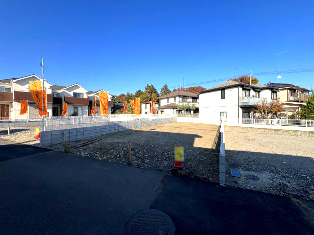 福生市福生　土地全2区画の前面道路含む現地写真