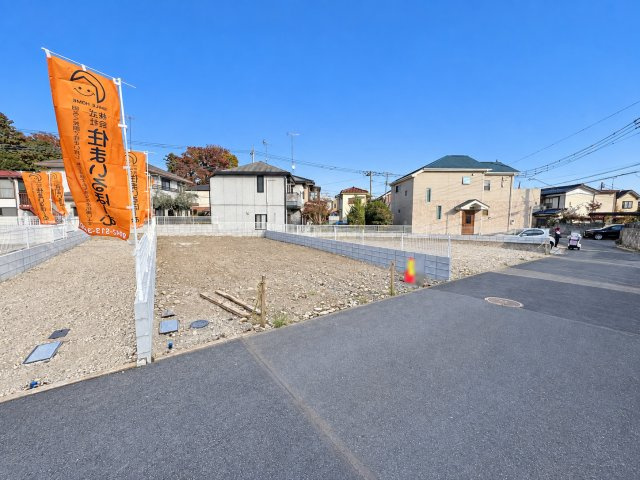 福生市福生　土地全2区画の前面道路含む現地写真