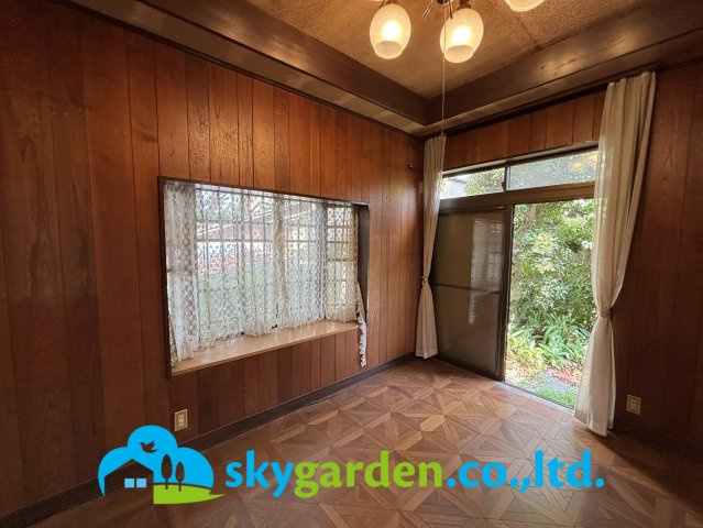 小田原市寿町5丁目　中古戸建の玄関